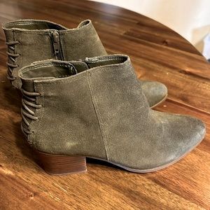 NWT Aldo Suede Booties 7.5